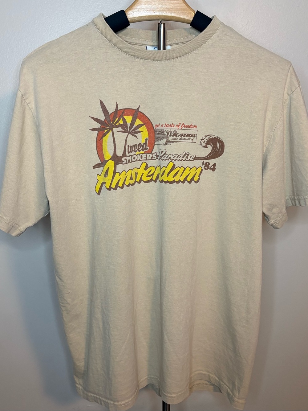 Vintage Fox Beige Amsterdam Graphic Tee with Yellow Accents